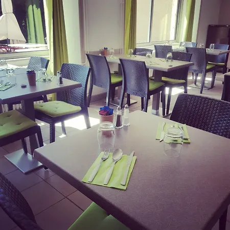 Des Cevennes Hotel 2*